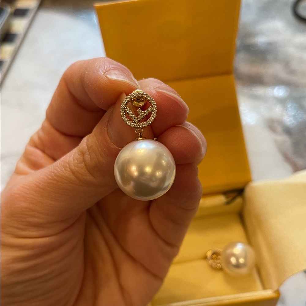 Fendi pearl drop earrings - Picture 2 of 9